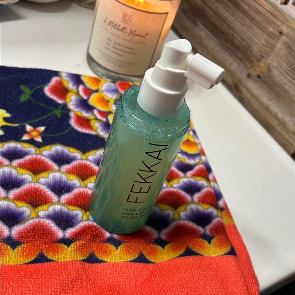 Fekkai Clean Stylers Root Lift 5 oz - Non-Sticky Adds Humidity-Resistant Volume - Picture 3 of 5